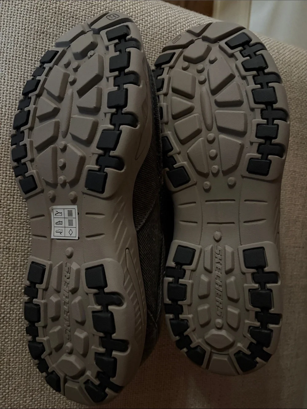 New Skechers Men's Slip-On Loafers Size 10.5in Charcoal.NIB